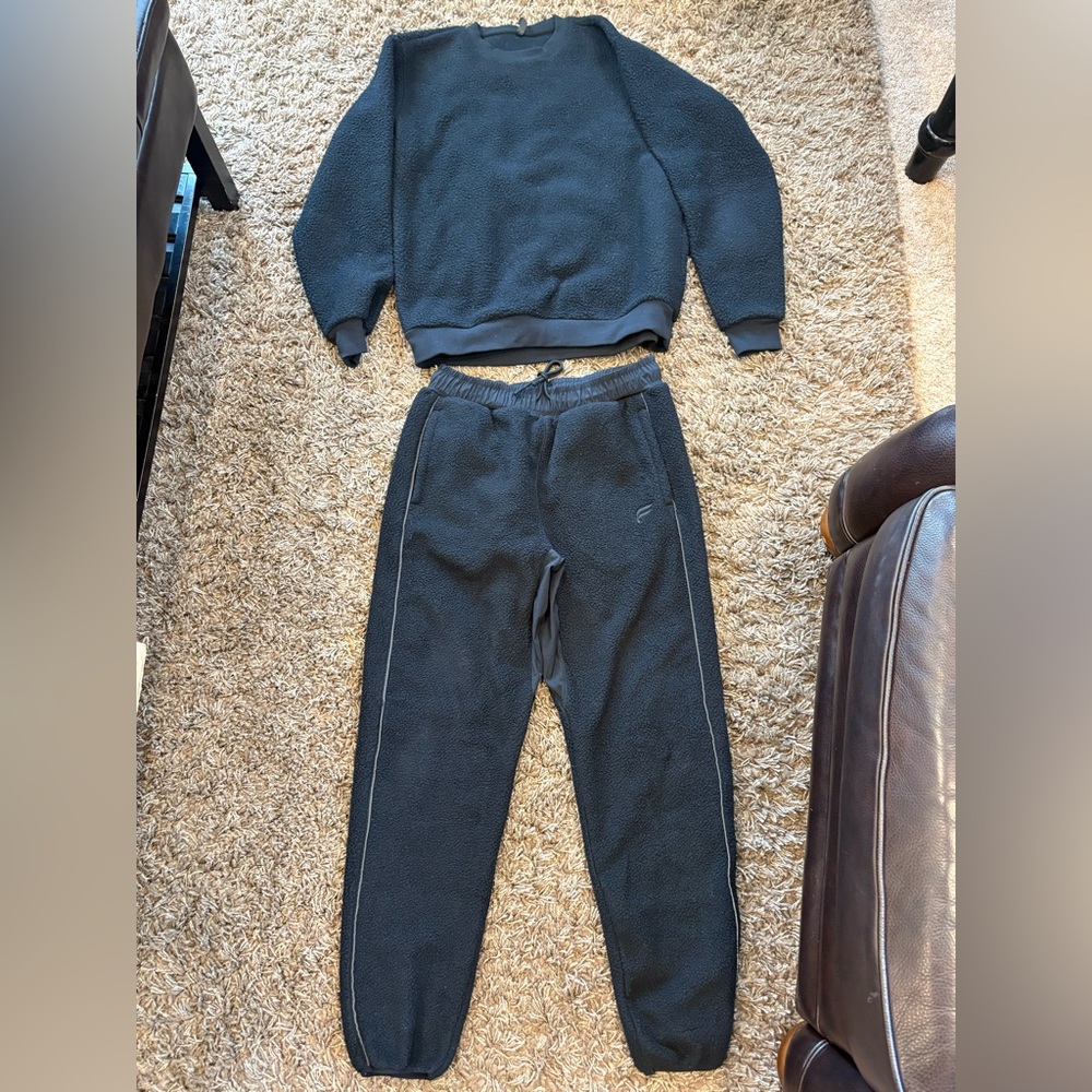Men’s Fabletics Cozy Black Fleece Sweatshirt and Pants Set